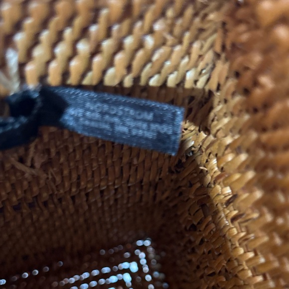 Vintage NORDSTROM wicker basket handbag with a magnetic closure. - Picture 9 of 11